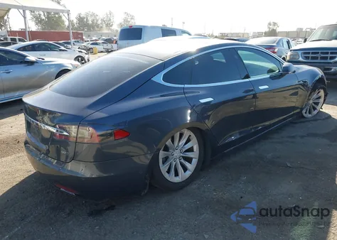2016 Tesla Model S 60D/70D/75D/85D/90D z USA, uszkodzony, nr VIN 5YJSA1E2XGF173218